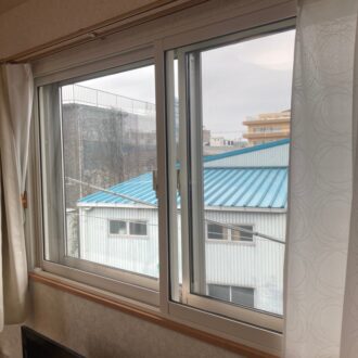 内窓と防音ガラスの組み合わせで効果的な防音対策を実施