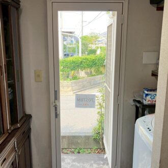 毎日使うキッチンをもっと快適に。勝手口ドアを内窓「インプラス」で断熱対策～千葉県千葉市 M様～