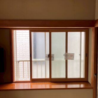 日差しと視線を優しくコントロール。リピーター様のお宅で、和室の出窓に内窓「インプラス」を設置しました～千葉県千葉市 M様～