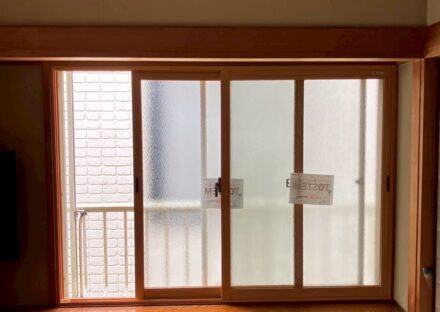 日差しと視線を優しくコントロール。リピーター様のお宅で、和室の出窓に内窓「インプラス」を設置しました～千葉県千葉市 M様～