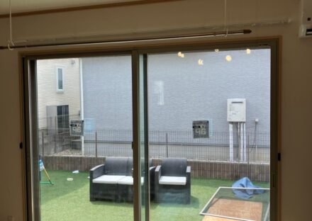 【先進的窓リノベ2026活用事例】補助金約9.8万円でお得に！リビングの窓をYKK AP「ウチリモ」で高断熱化～千葉県佐倉市 I様～